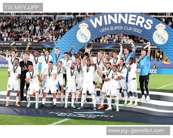 国王杯精彩对决皇马与那不勒斯2-2平局逆转瞬间引发全场热烈反响