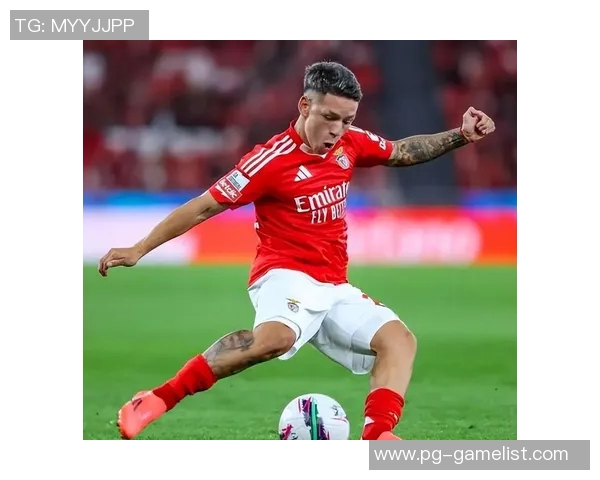 中超赛场惊现冷门本菲卡大胜里昂引发全场狂欢